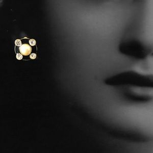 Dynamic Black & Gold Clip-on Earrings